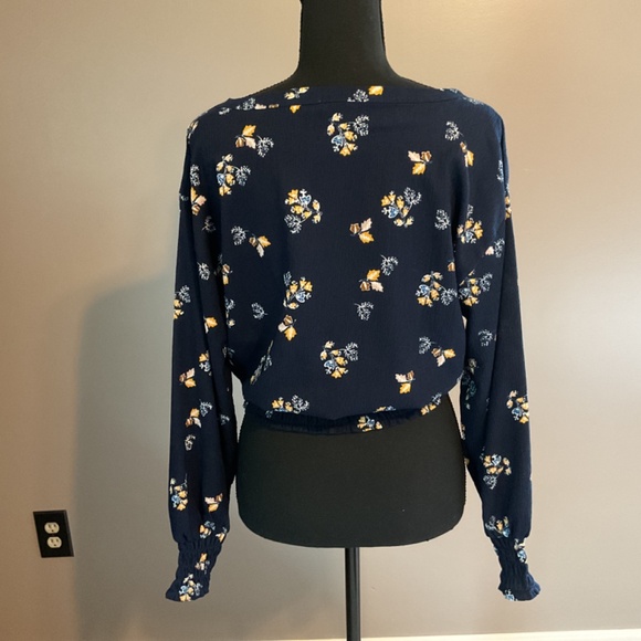 Loft outlet extra small  women’s blouse. Excellent condition. - Picture 3 of 6